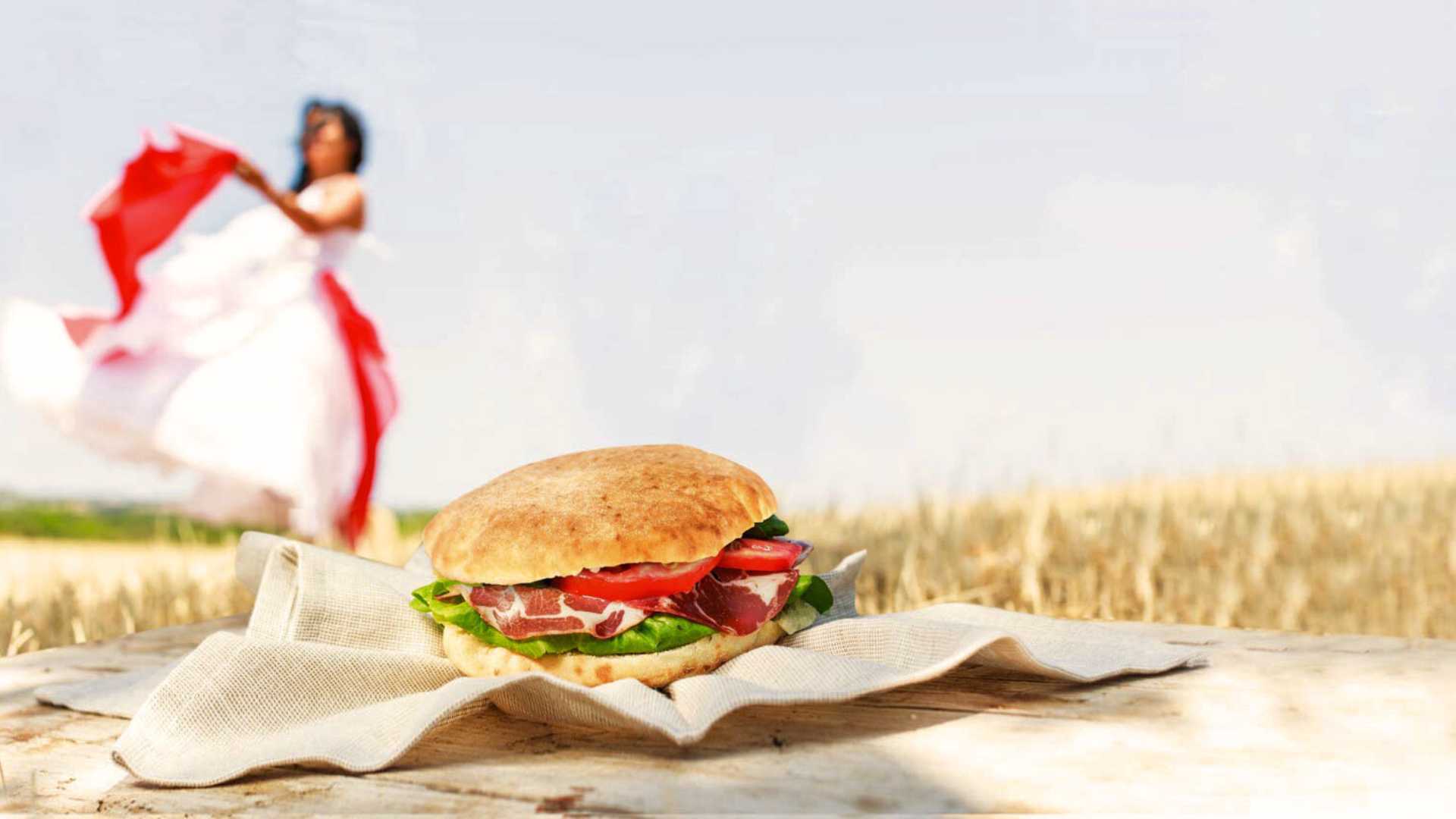 Panino tipico pugliese nel bakery italiano Vallefiorita | DiBi Group